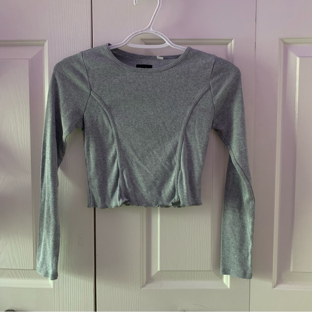 staple gray cropped long sleeve